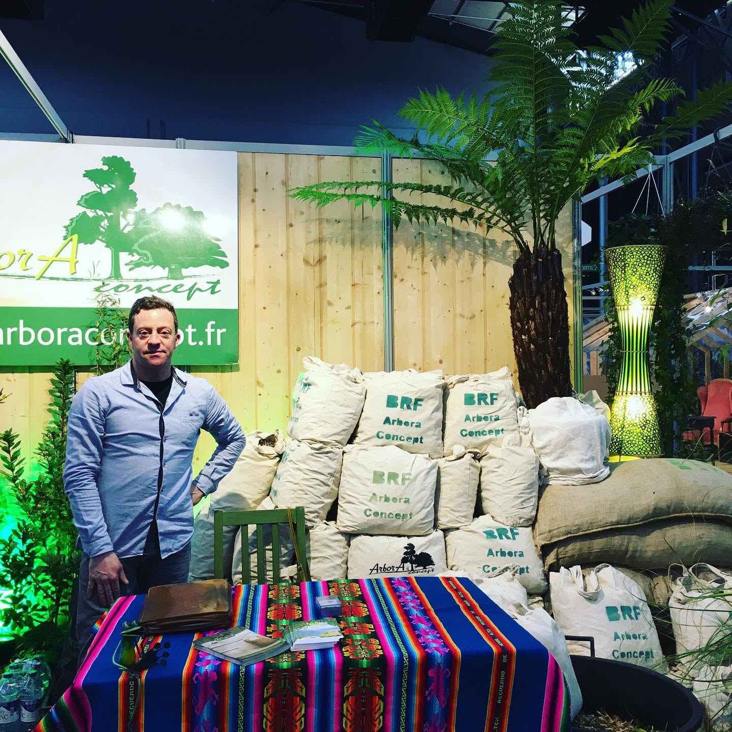 Sylvain Prévost sur son stand au salon de la permaculture